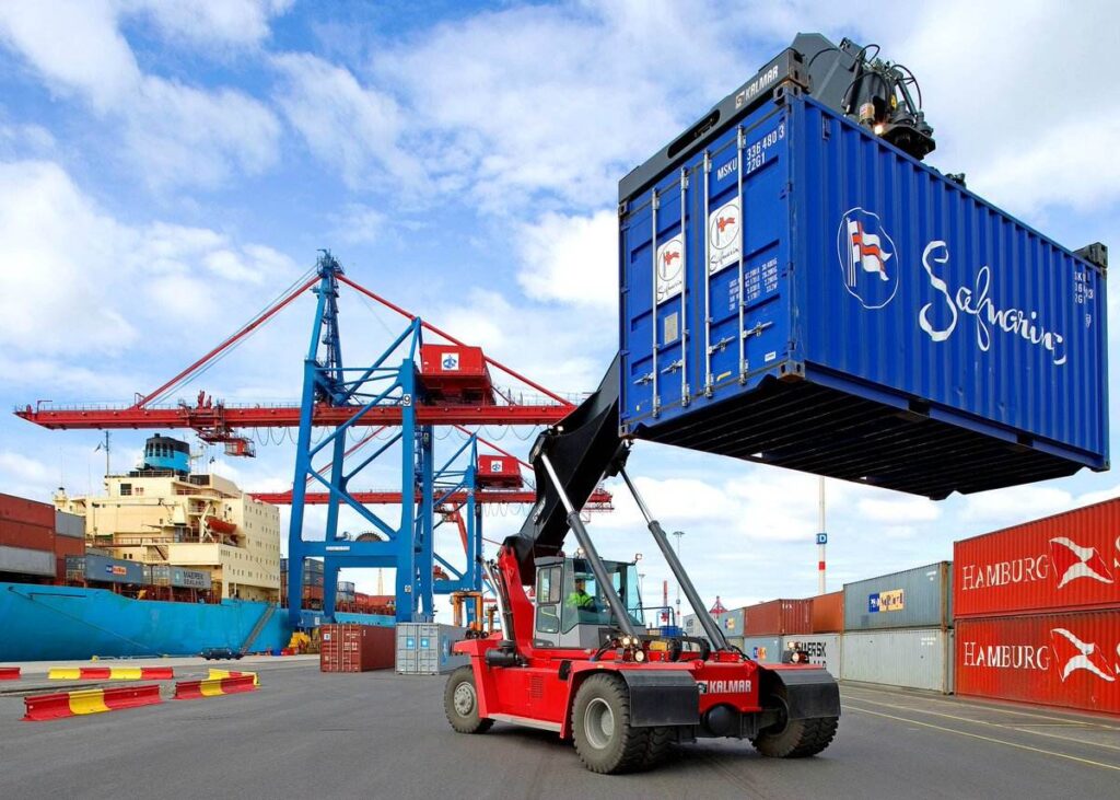 Backayaad Shipping-Container loading